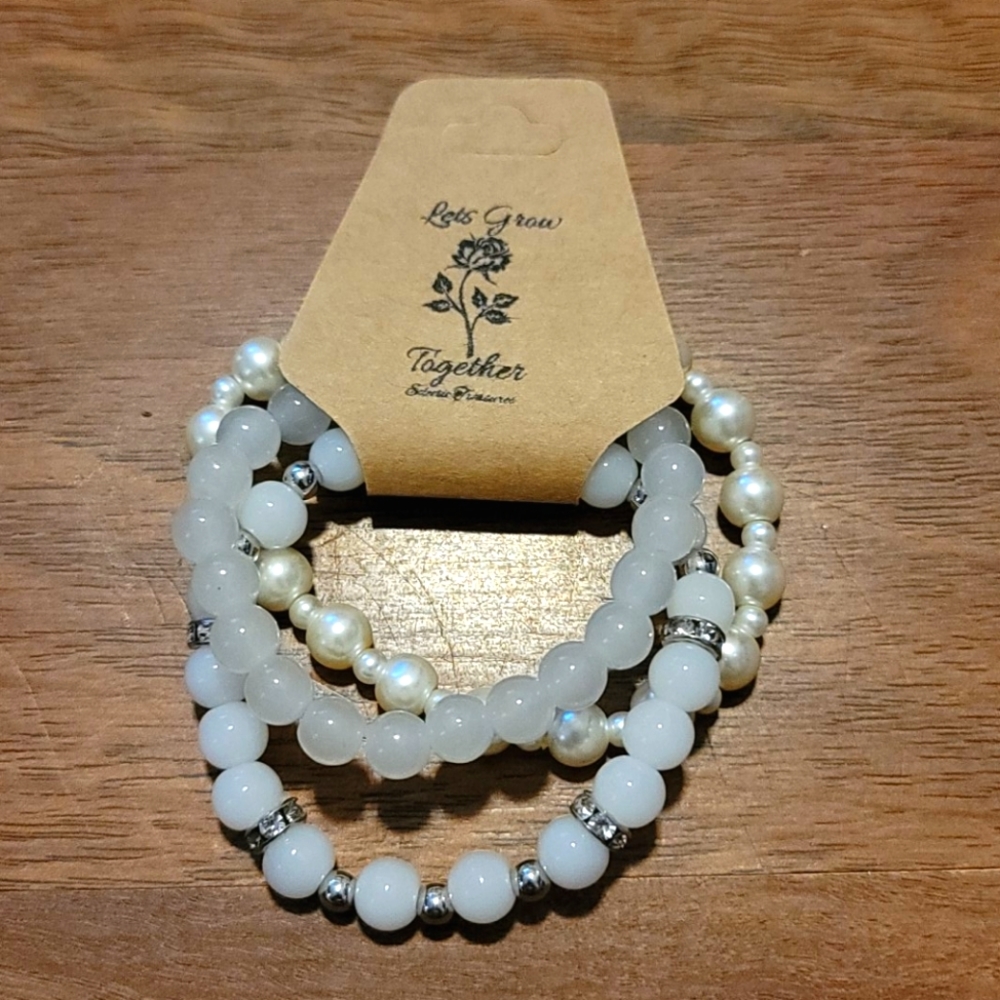 Stretch pearl bracelets